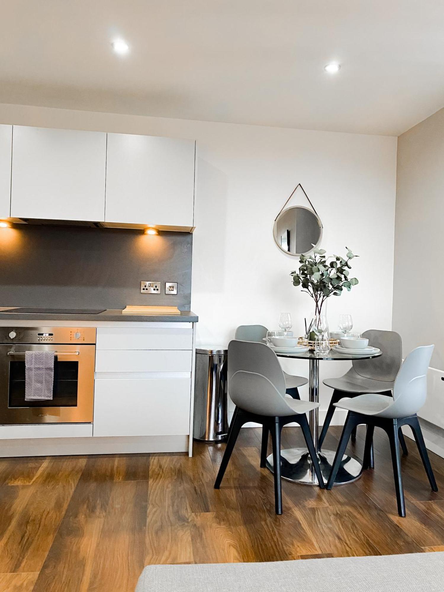 The Panda - Modern 2 Bedroom Apt In Manchester City Centre ภายนอก รูปภาพ