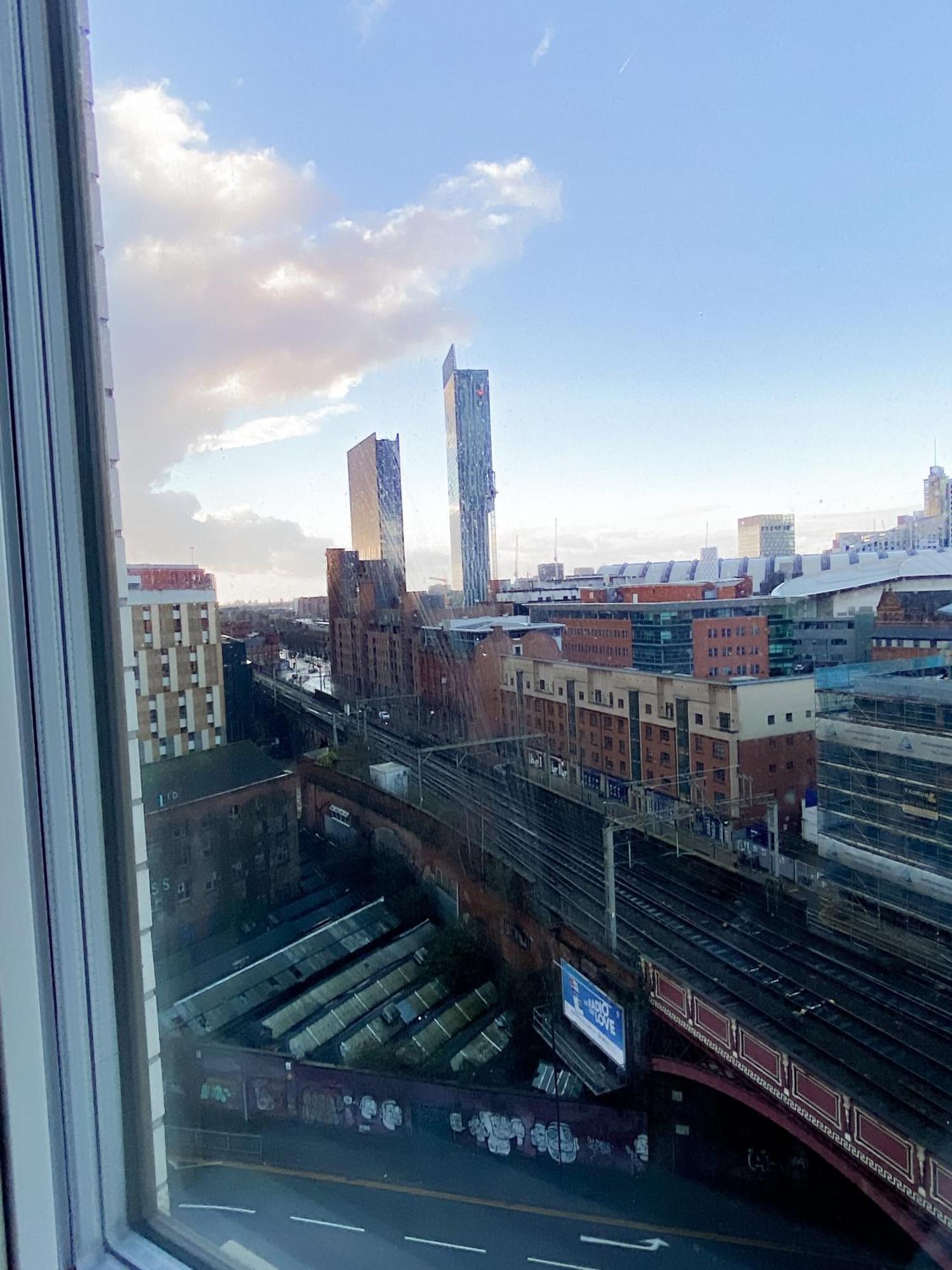 The Panda - Modern 2 Bedroom Apt In Manchester City Centre ภายนอก รูปภาพ